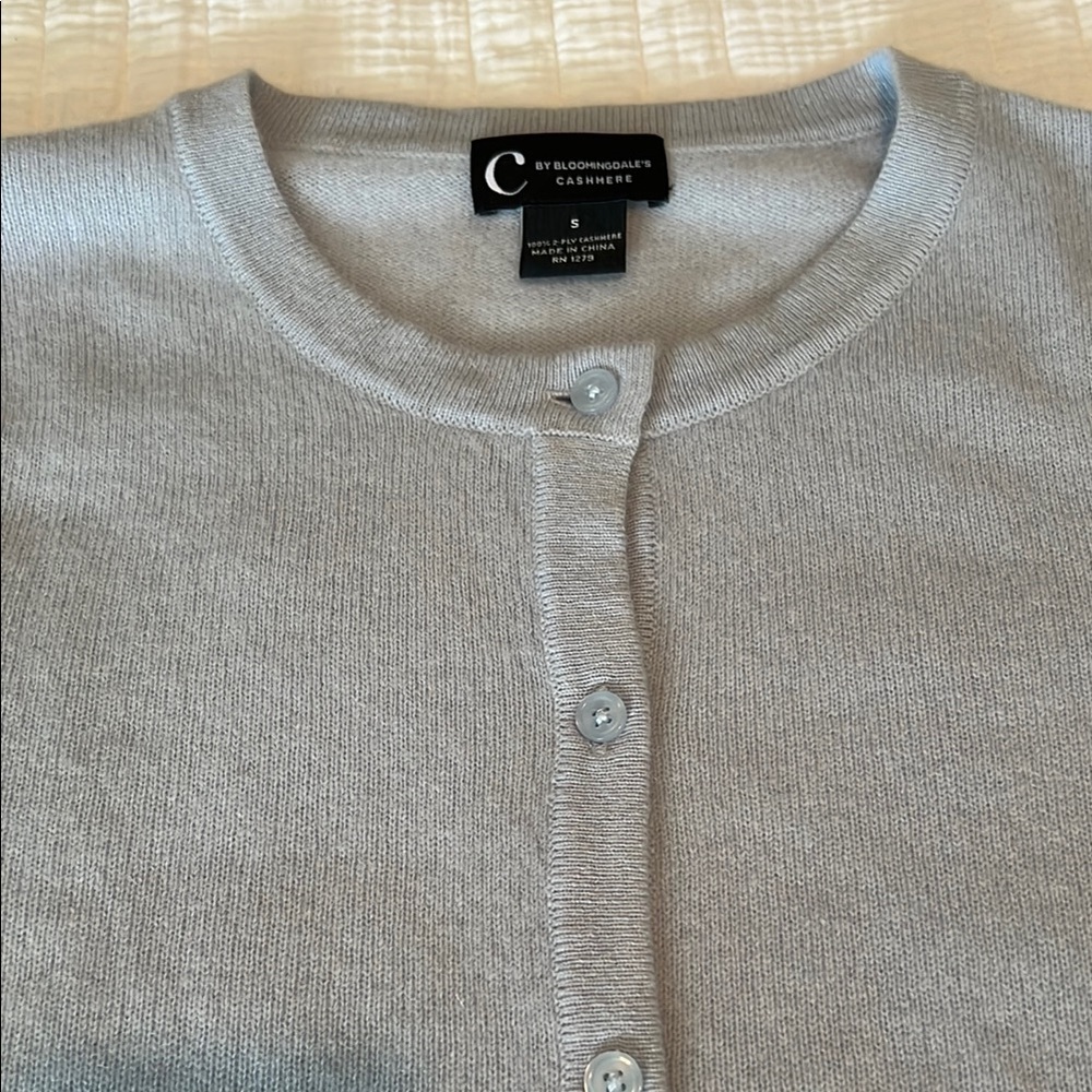 100% cashmere cardigan by Bloomingdale’s size S NEW